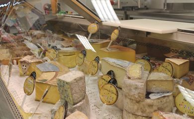 Sherpa supermarket Val Cenis - lanslevillard cheese